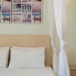 Kaplanis House